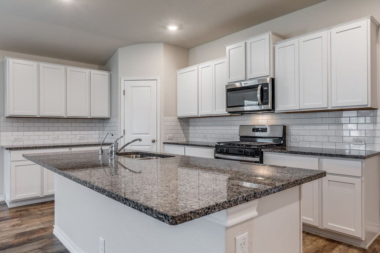 13906 Trinity Cv - Photo 3 of 25