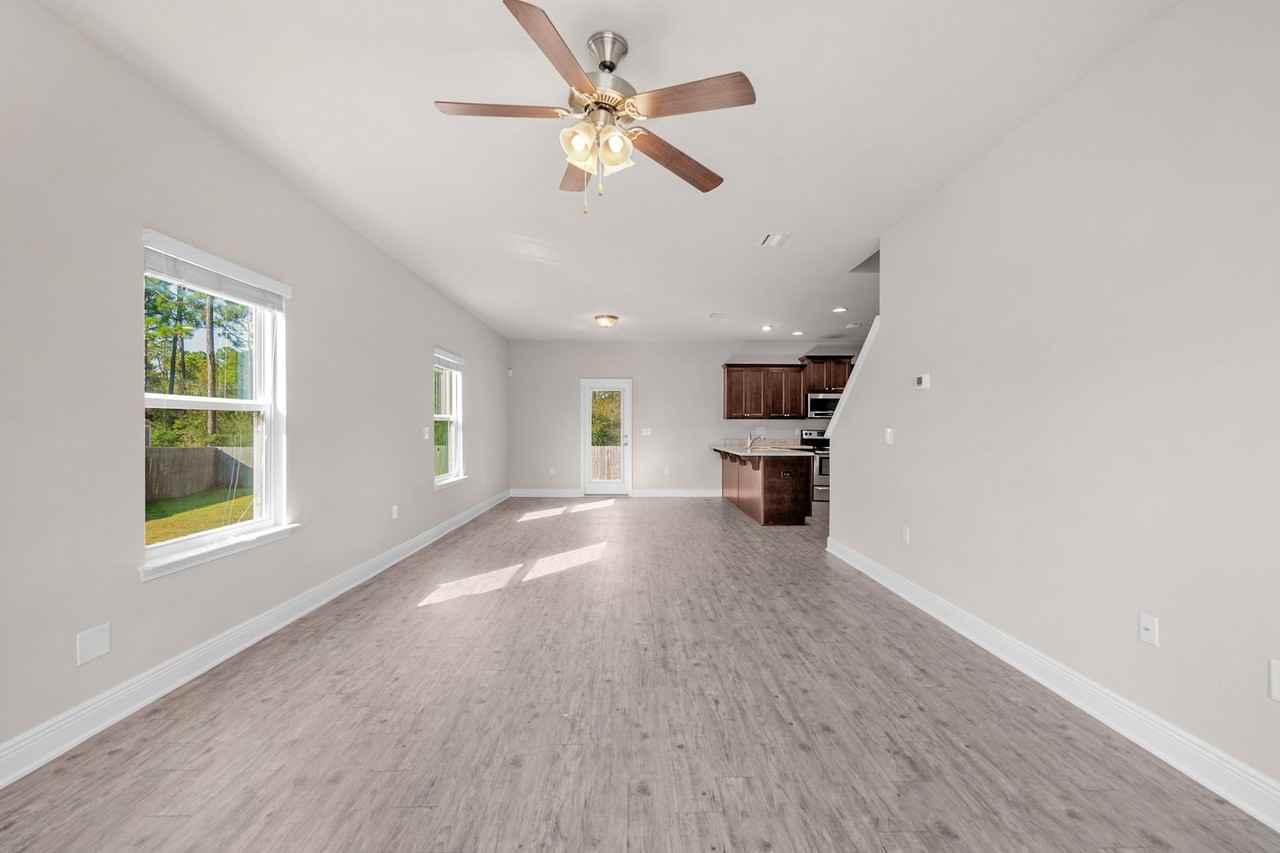 8645 Bucklebury Dr - Photo 3 of 38