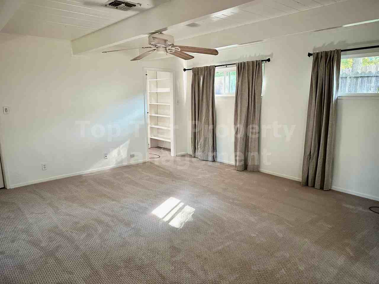 300 Ilene Dr - Photo 6 of 12