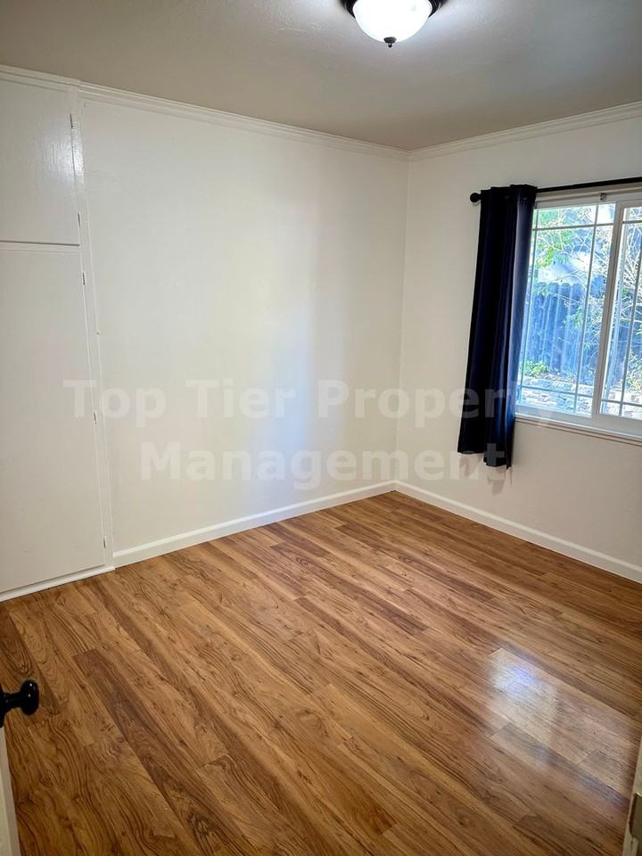 300 Ilene Dr - Photo 7 of 12