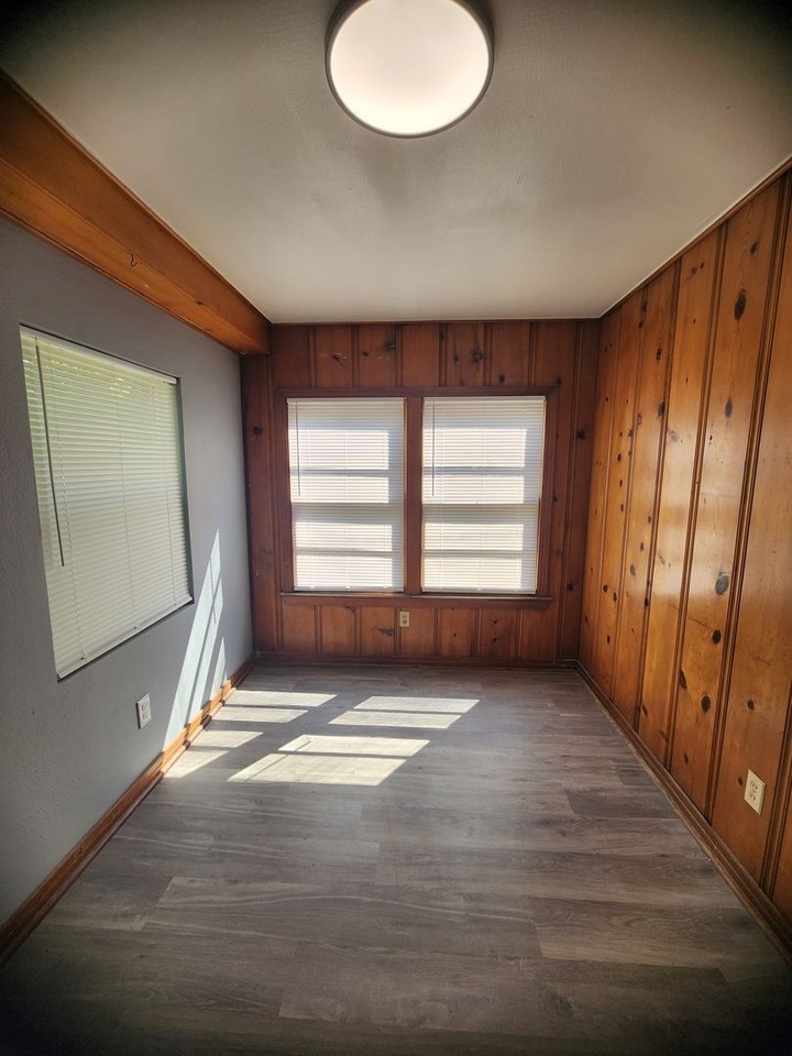 2344 Broadway Dr - Photo 3 of 15