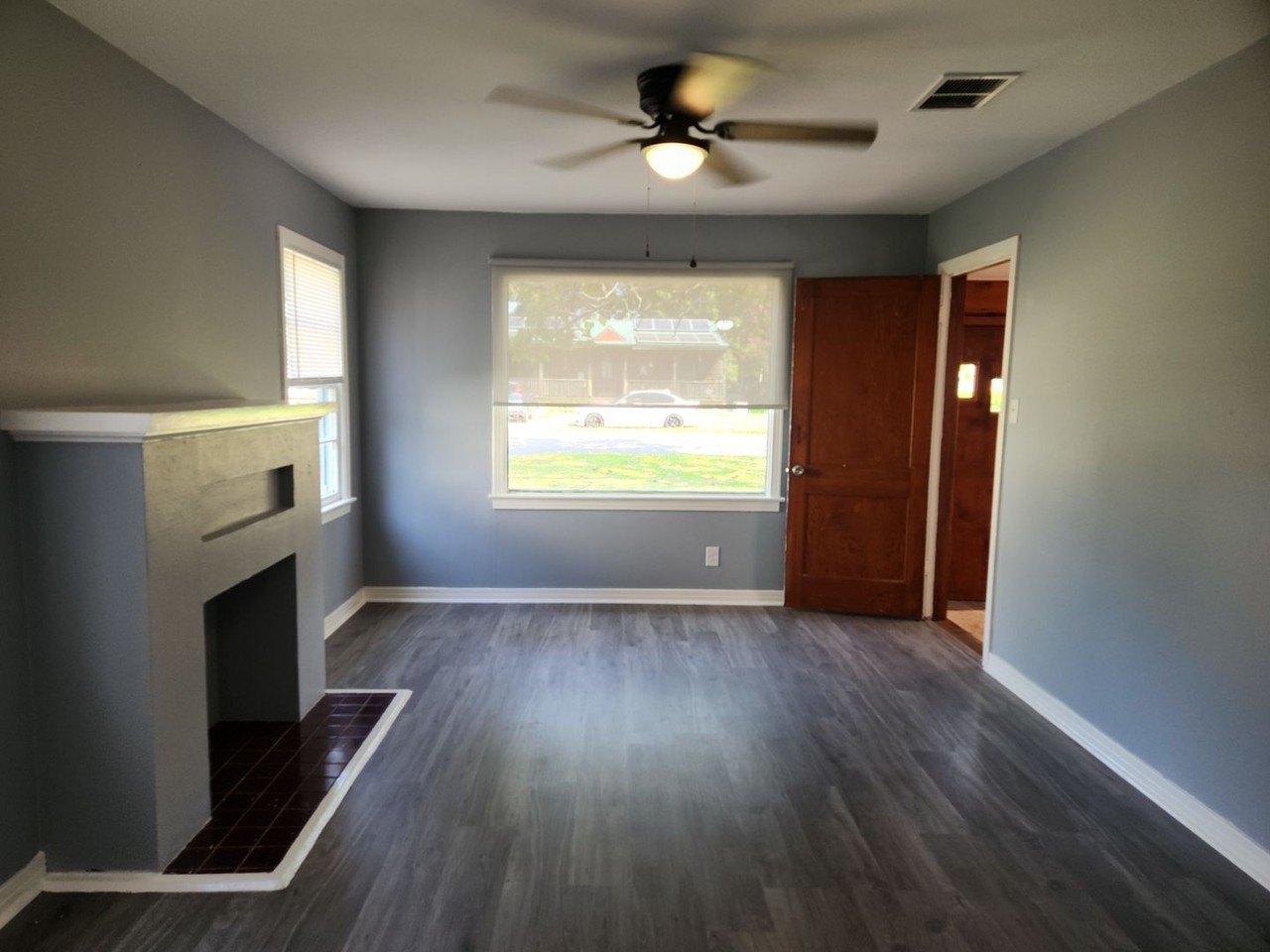 2344 Broadway Dr - Photo 4 of 15