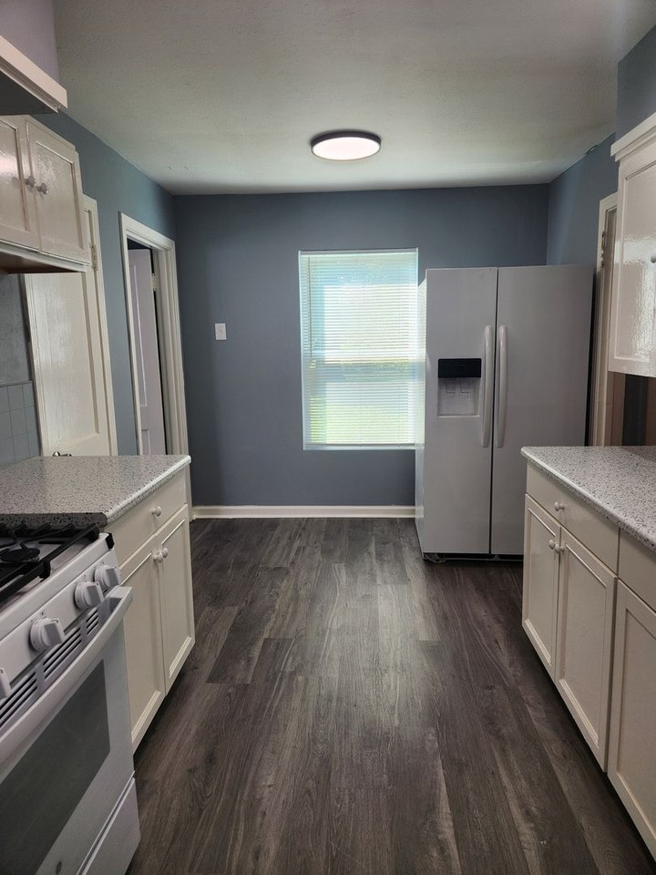2344 Broadway Dr - Photo 6 of 15