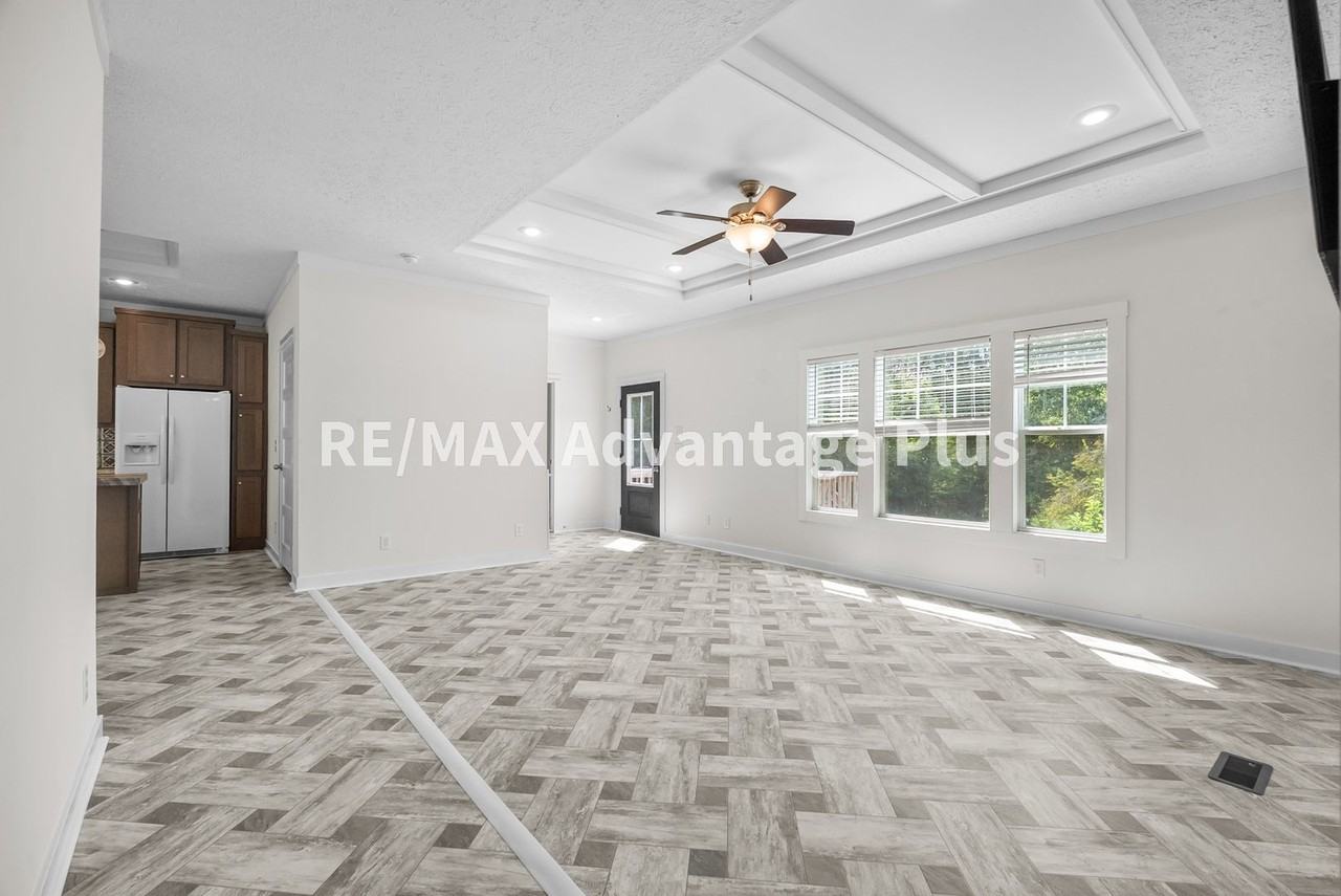 1407 Paradise Rd - Photo 4 of 41