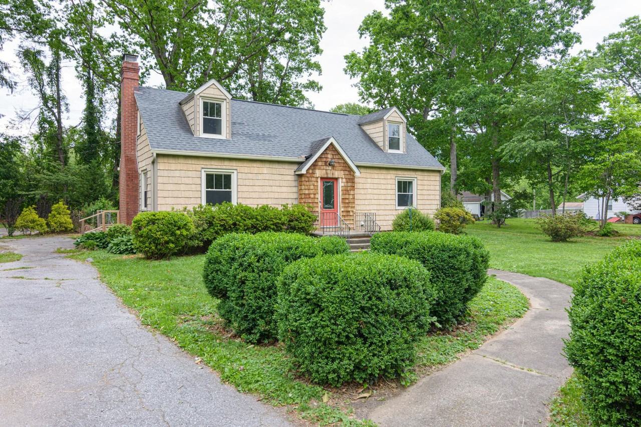 114 Eastwood Ave - Photo 2 of 24