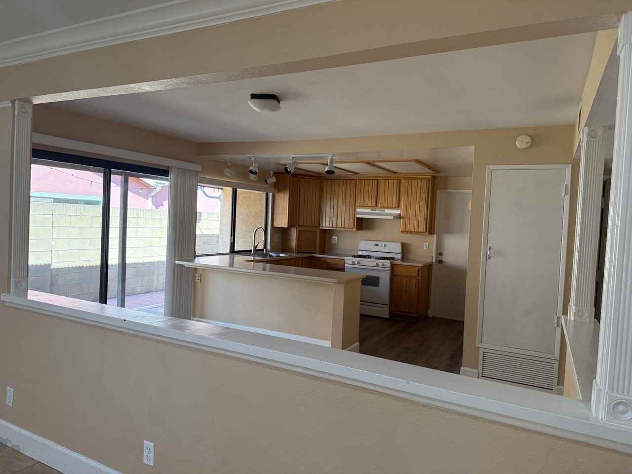2264 Cochran St - Photo 3 of 14