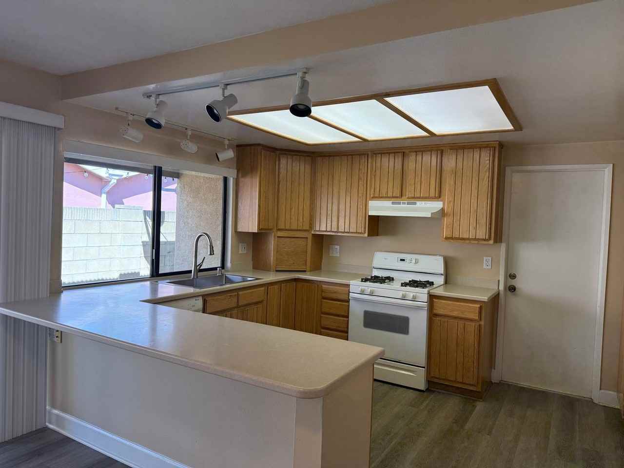 2264 Cochran St - Photo 4 of 14