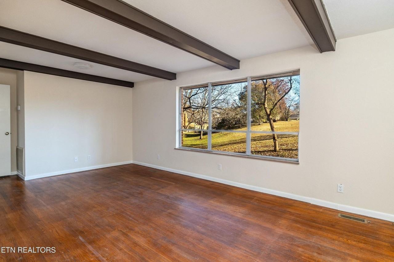 1534 Mcilvaine Dr - Photo 6 of 18