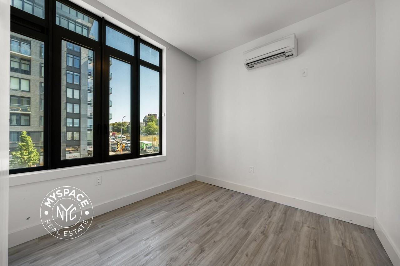 584 4th Ave #202 - Photo 4 of 17