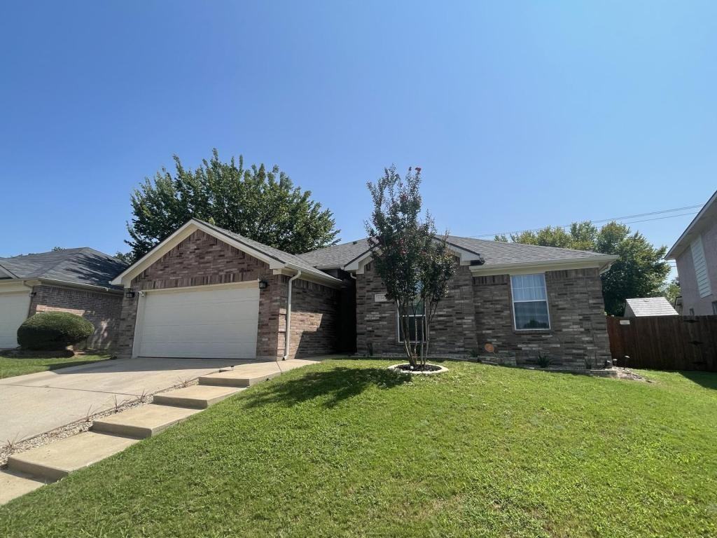 1124 Fawn Meadow Trl - Photo 2 of 39