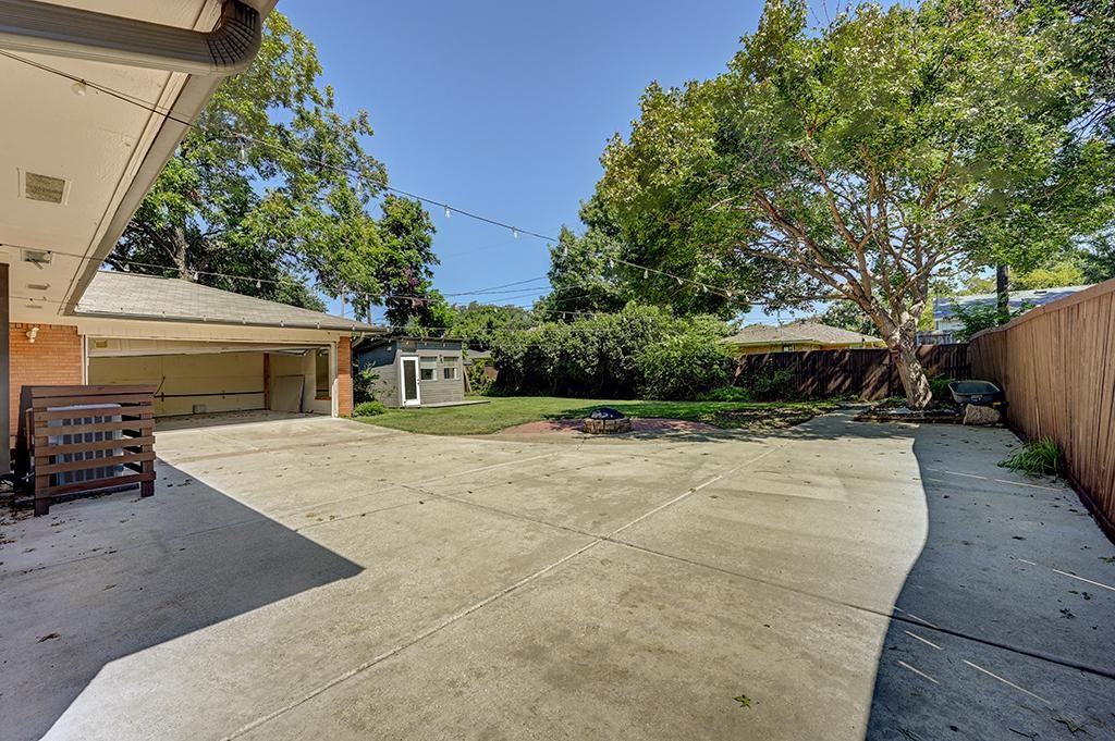 806 Westwood Dr - Photo 3 of 32