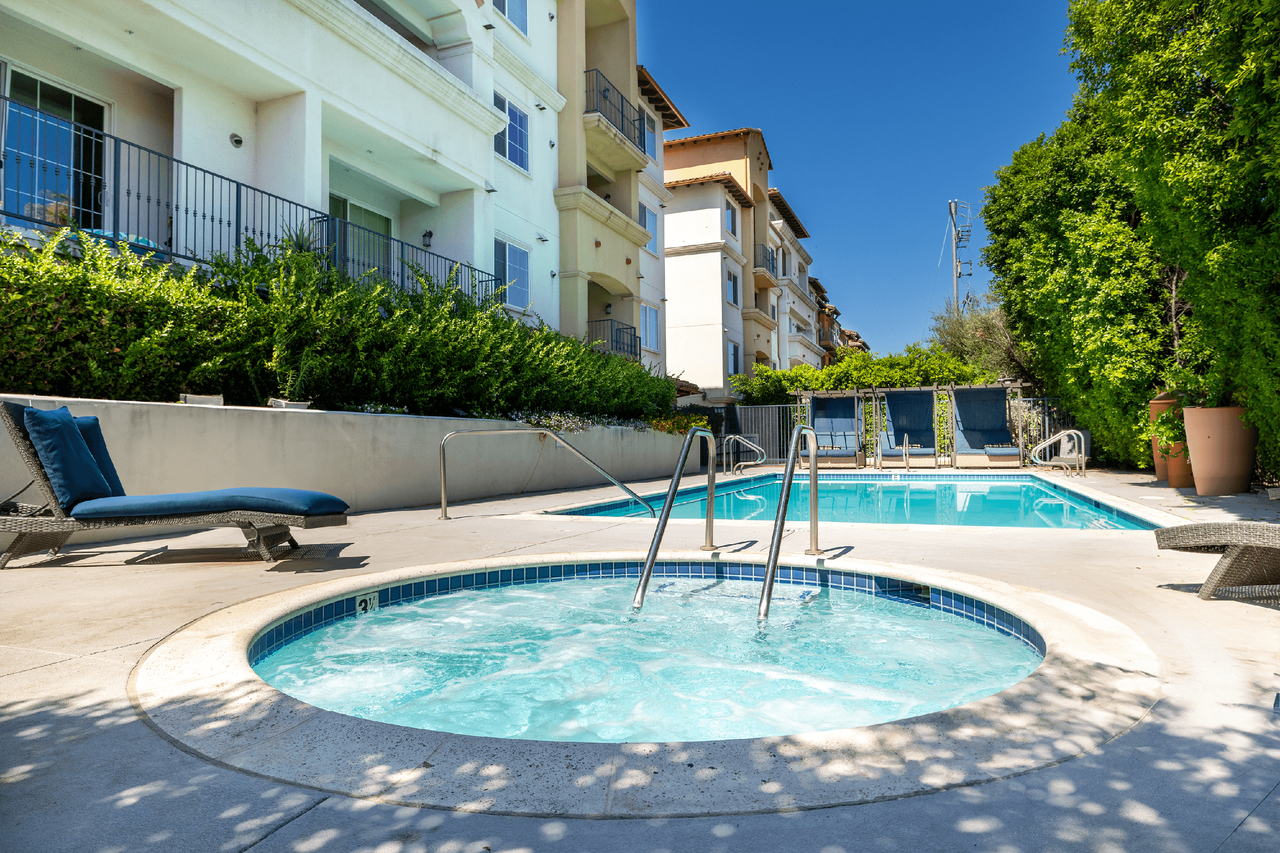 Le Blanc Apartments - Photo 3 of 34