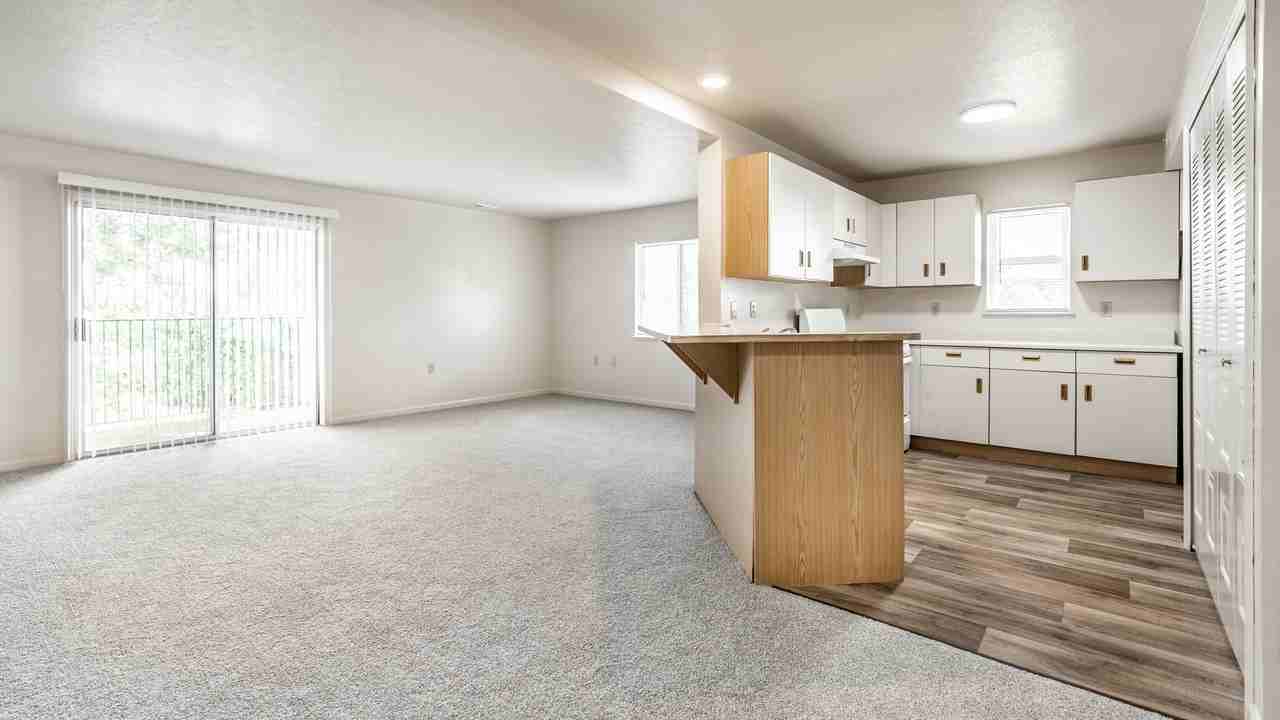 Huntington Cove Apartments - Photo 2 of 41