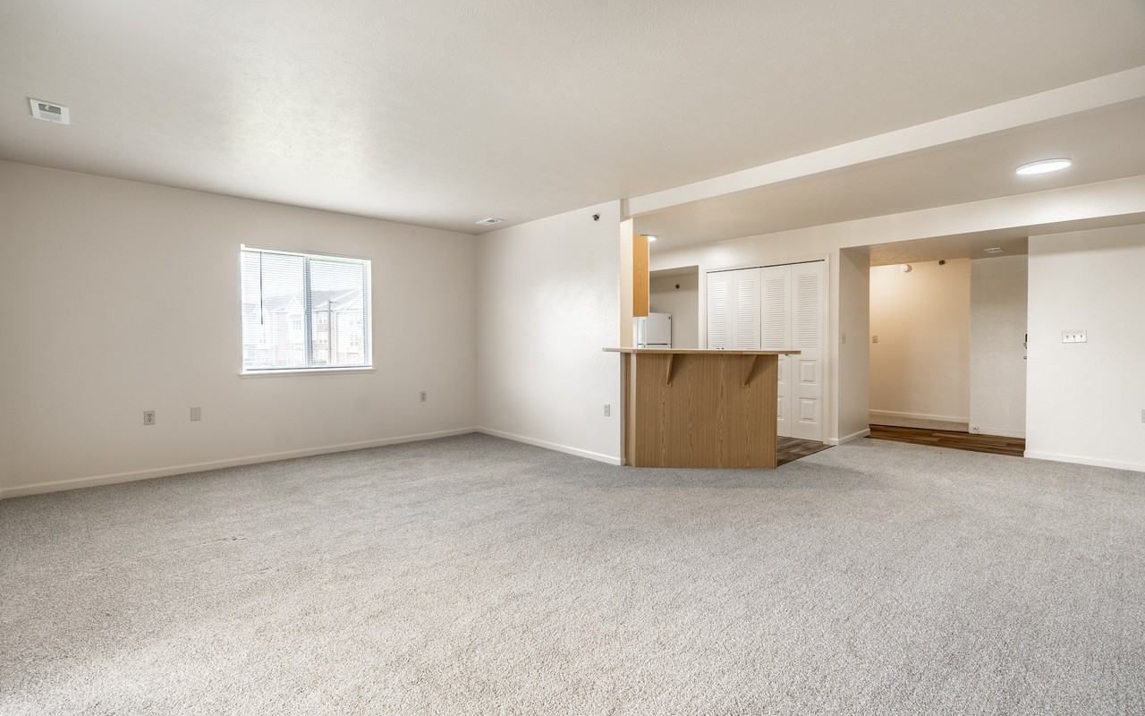 Huntington Cove Apartments - Photo 3 of 41