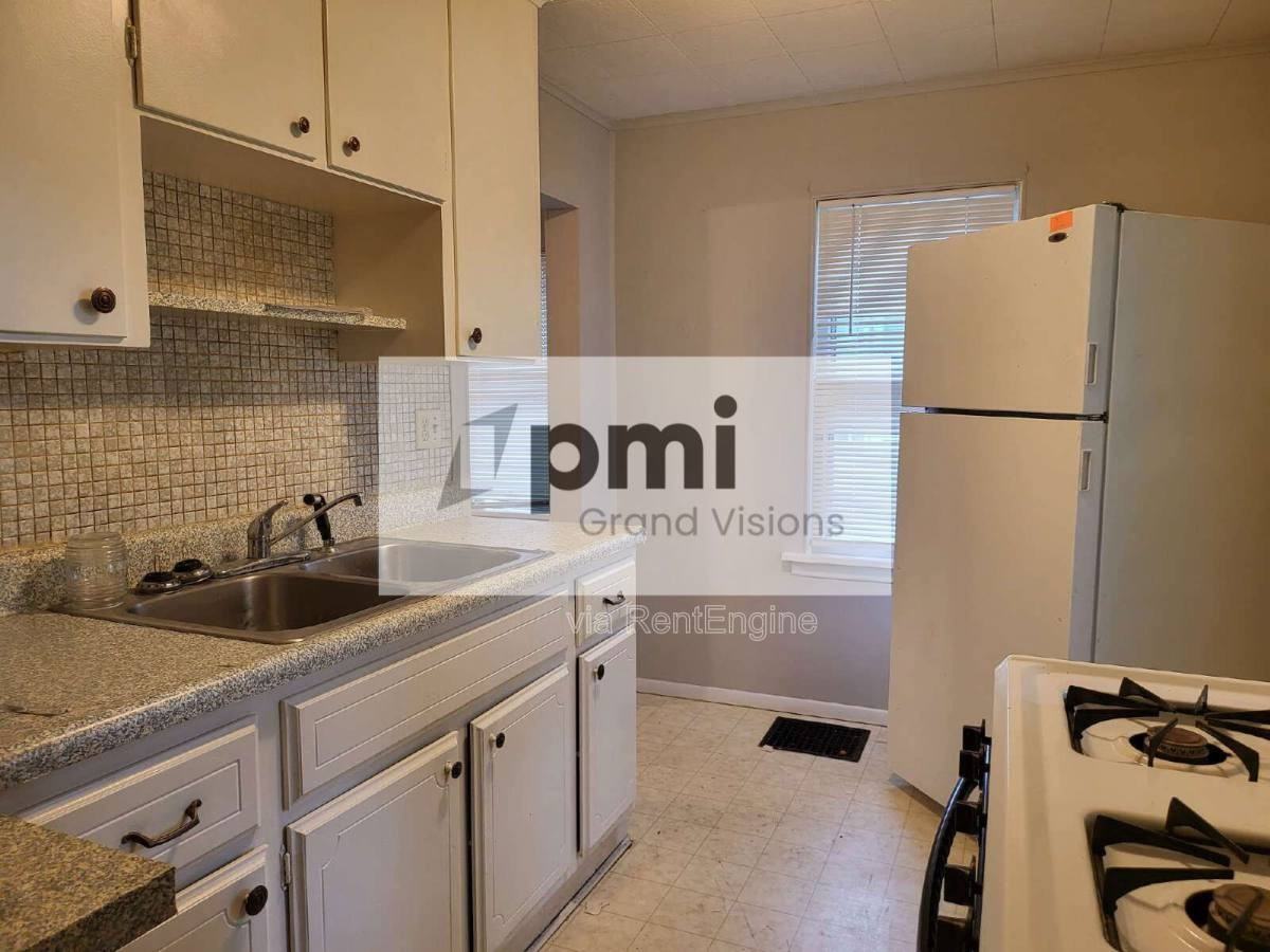 1553 N Walnut Grove Ave - Photo 3 of 10