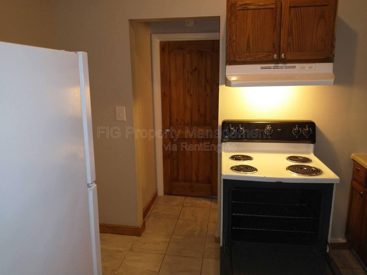 102 E H St #5 - Photo 3 of 8