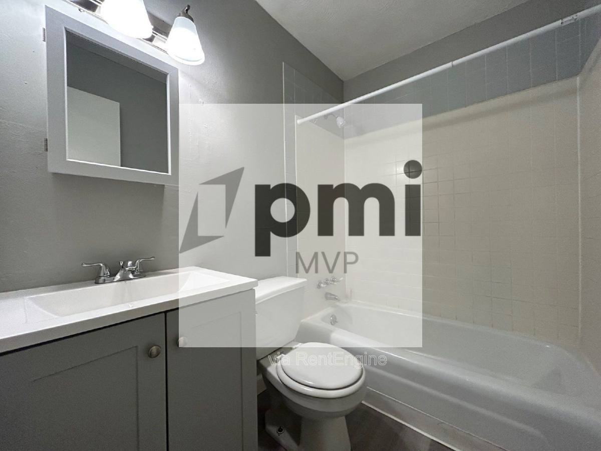 3029 Rotunda Ct S - Photo 2 of 10