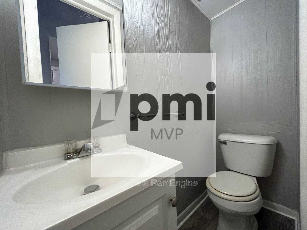 3029 Rotunda Ct S - Photo 3 of 10