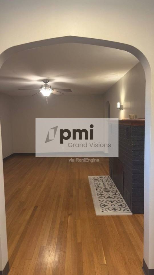 1528 Division St - Photo 3 of 10