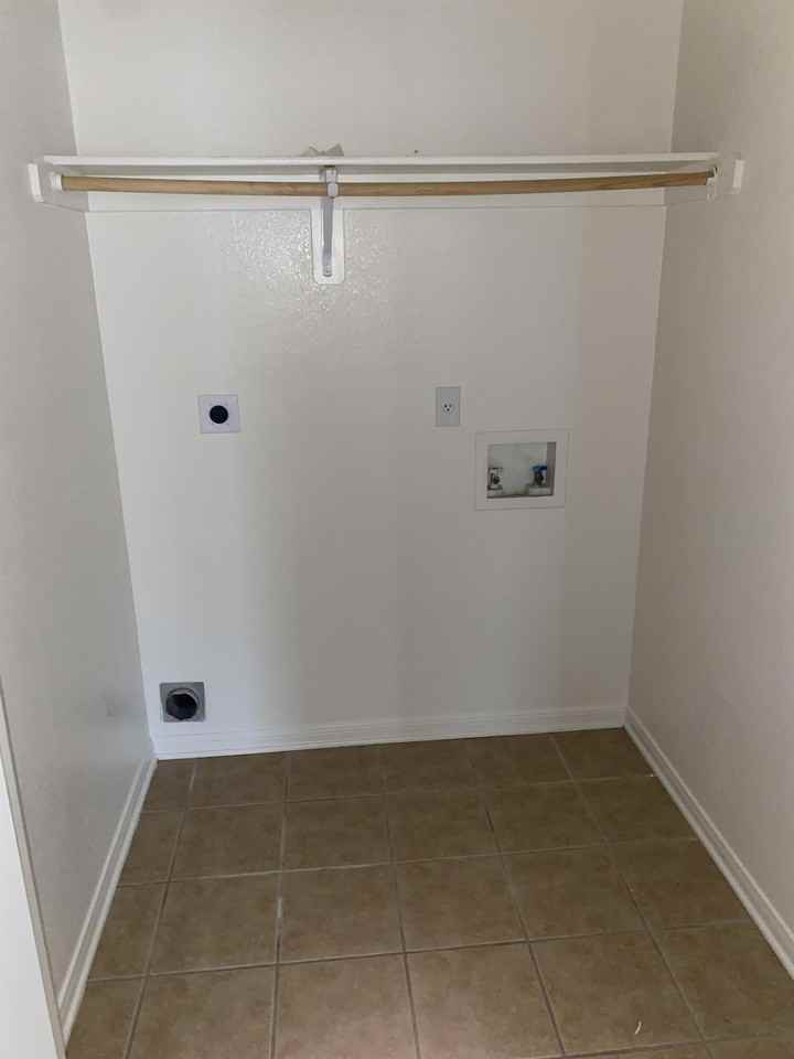 1312 Cinch Dr #B - Photo 2 of 11