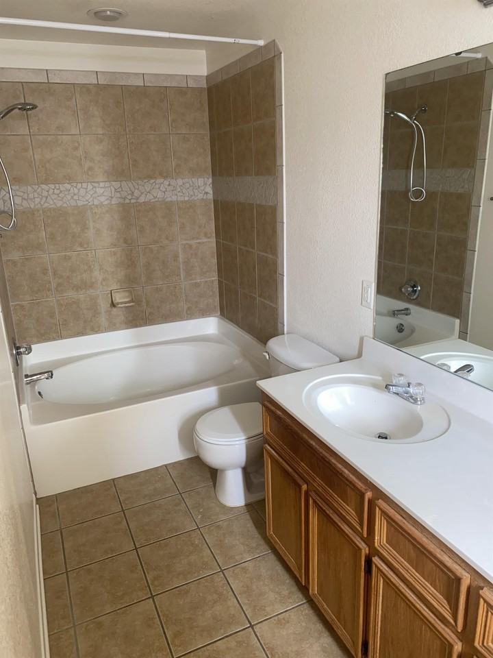 1312 Cinch Dr #B - Photo 3 of 11