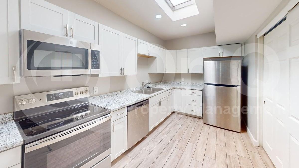 1949 N Swan Rd #29 - Photo 4 of 17