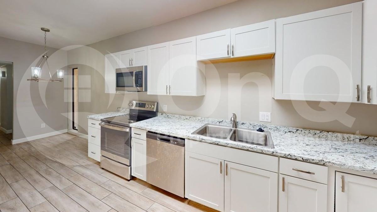 1949 N Swan Rd #29 - Photo 5 of 17