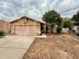 featured image of 144 E Mesquite Crest Pl