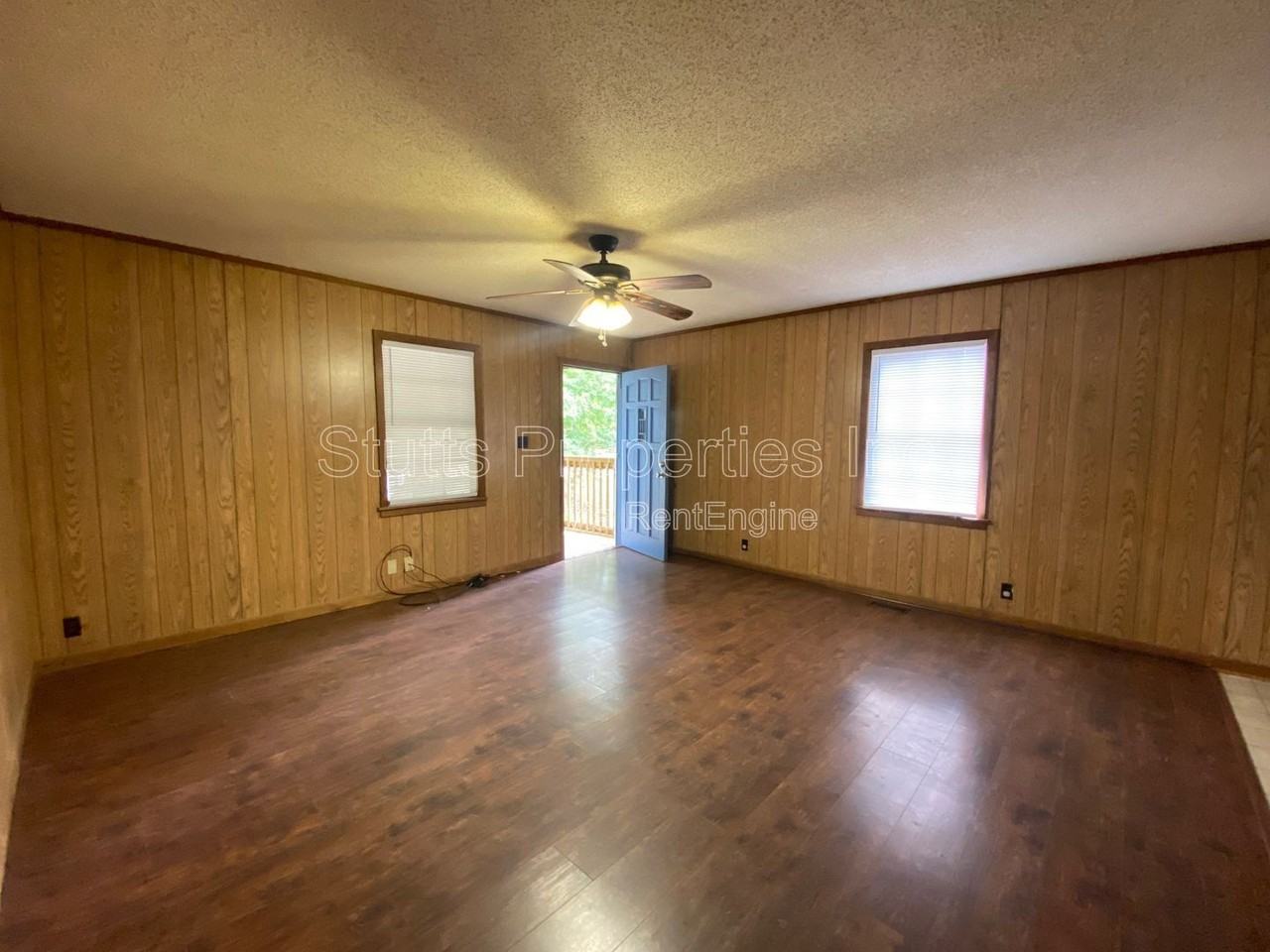 3567 Blue Rd - Photo 4 of 20