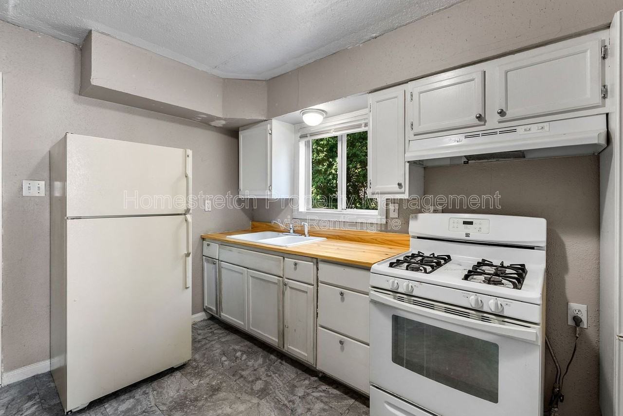 8301 Edna Ave - Photo 7 of 27