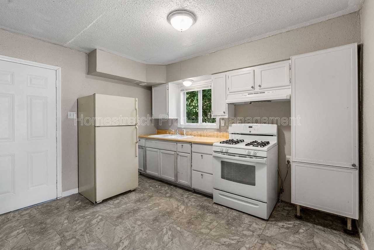 8301 Edna Ave - Photo 6 of 27