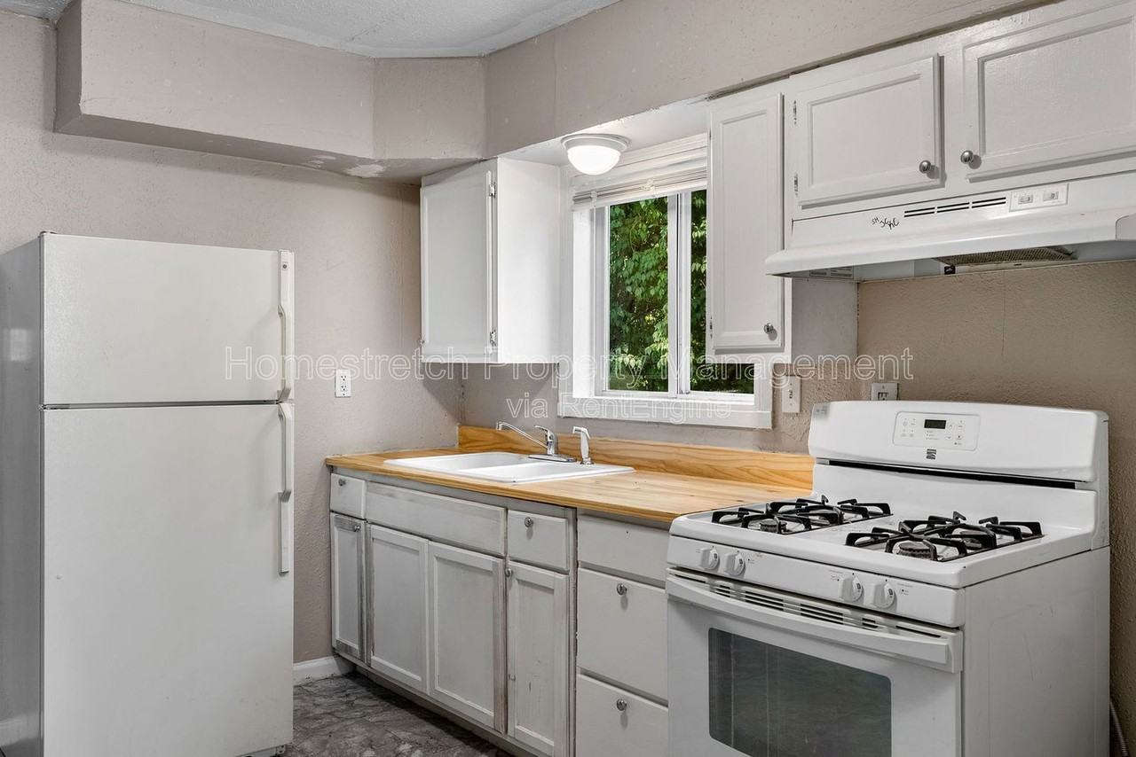 8301 Edna Ave - Photo 5 of 27