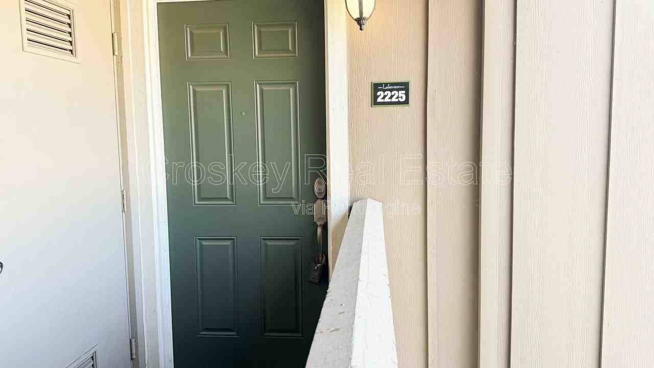 2225 Lakeview Circle - Photo 2 of 14