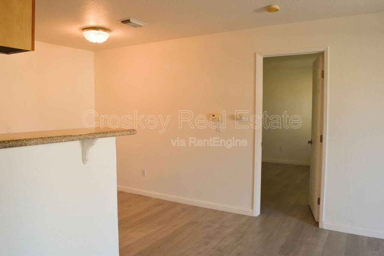 2225 Lakeview Circle - Photo 3 of 14