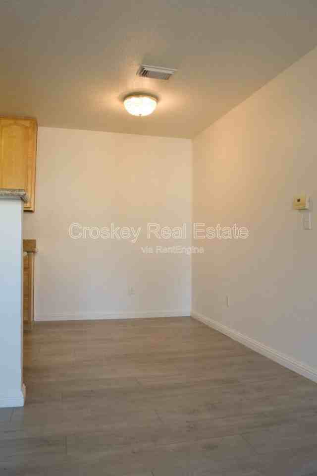 2225 Lakeview Circle - Photo 4 of 14