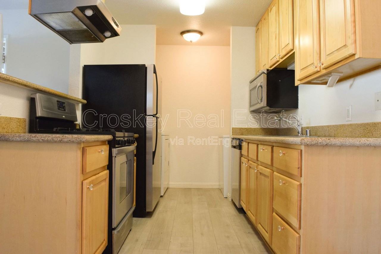 2225 Lakeview Circle - Photo 6 of 14