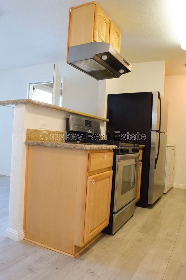 2225 Lakeview Circle - Photo 7 of 14