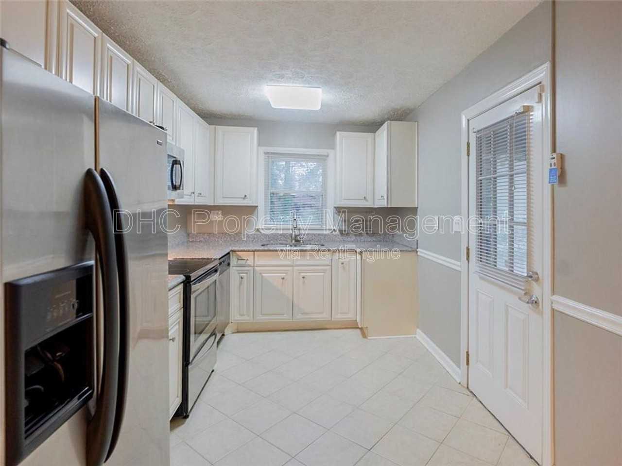 161 Larose Cir Se - Photo 3 of 18