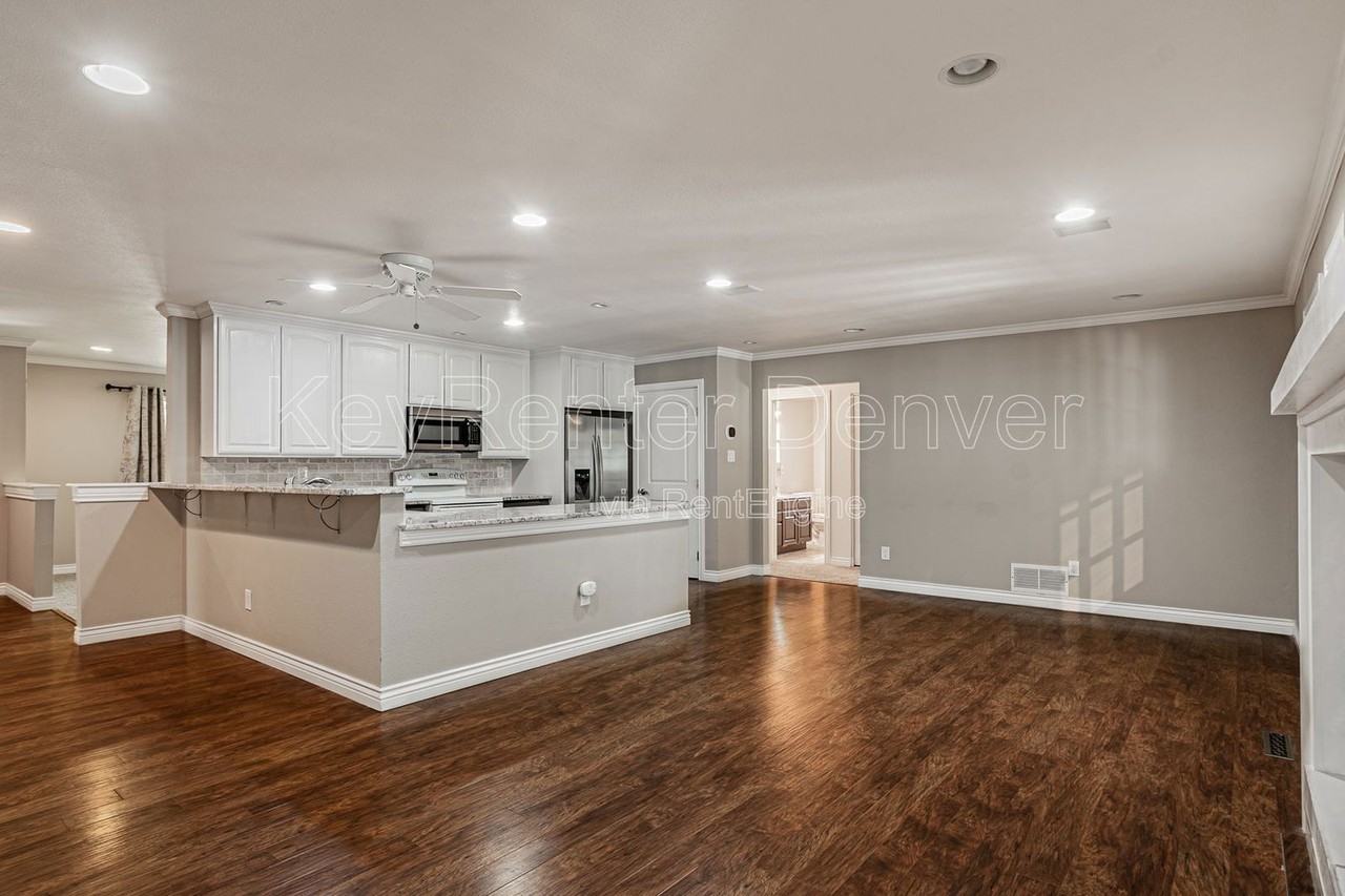 535 S Cody St - Photo 6 of 38