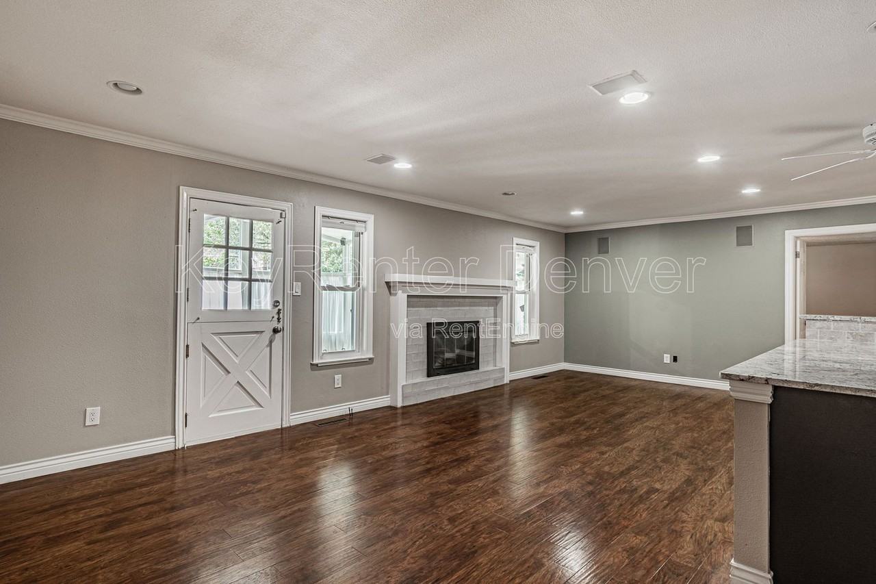 535 S Cody St - Photo 7 of 38