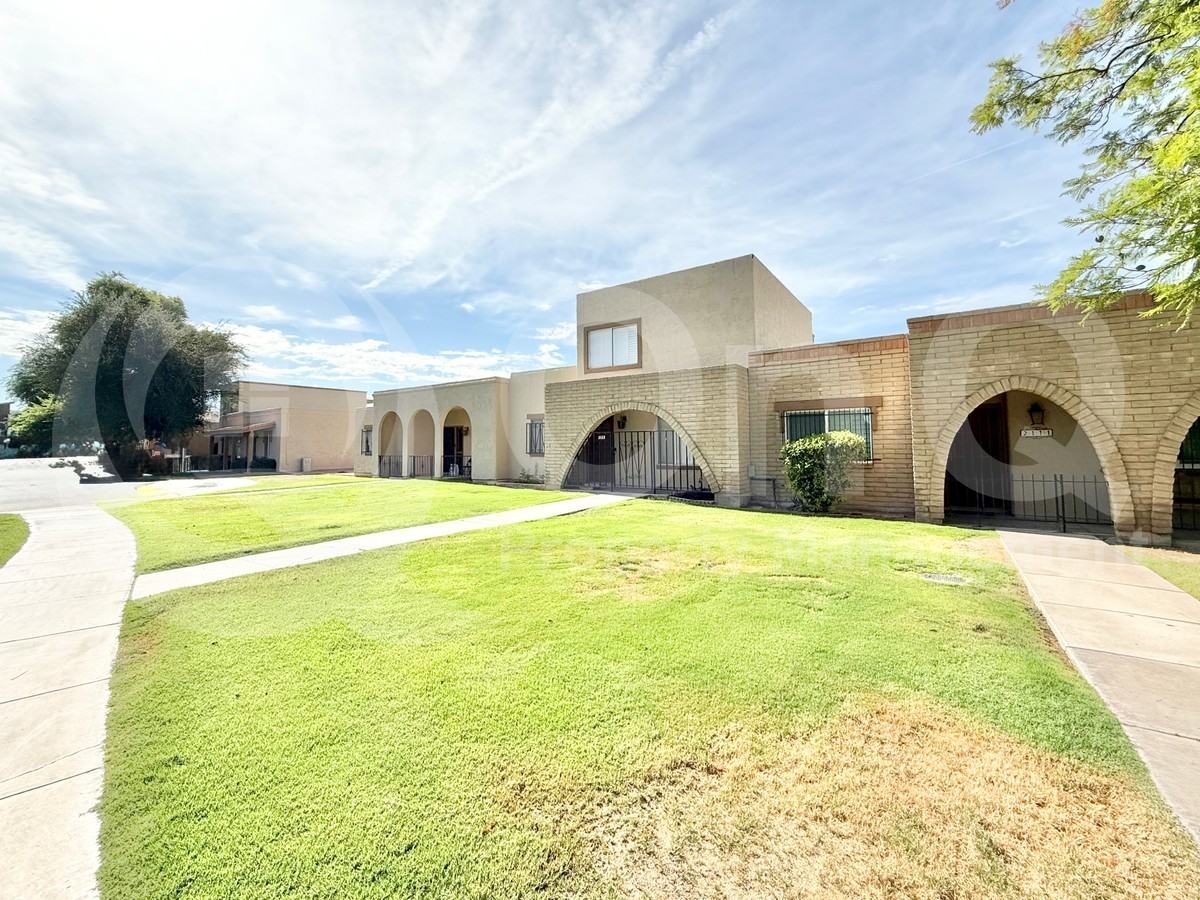 2113 East Dunbar Drive - Photo 2 of 38