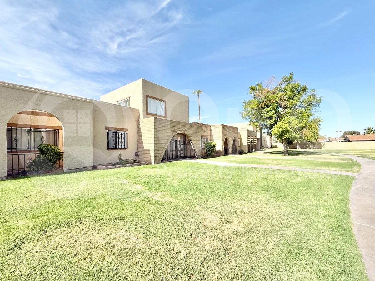 2113 East Dunbar Drive - Photo 3 of 38