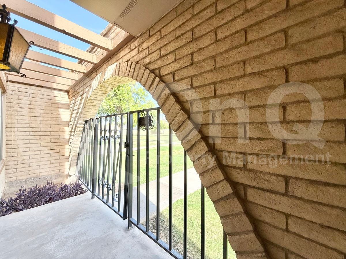 2113 East Dunbar Drive - Photo 5 of 38