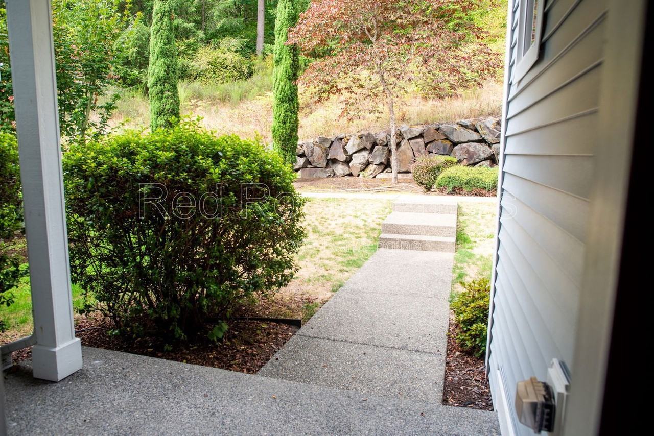 1208 Burnside Pl - Photo 3 of 38