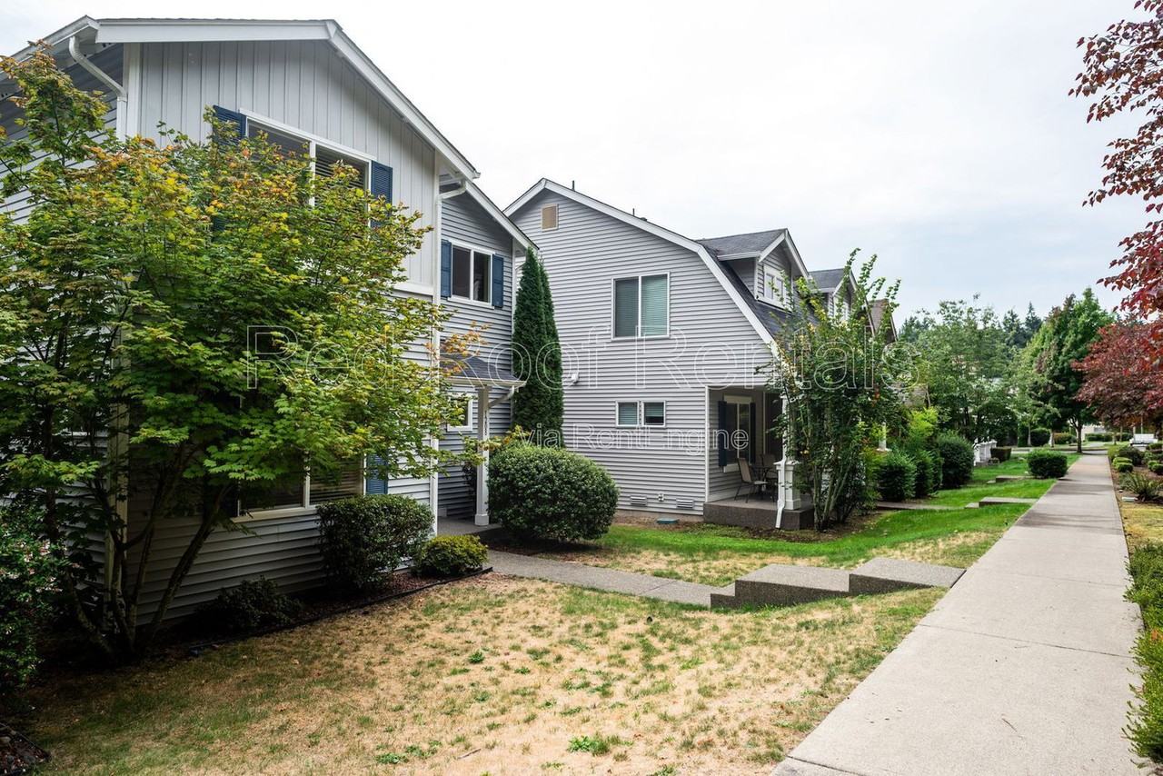 1208 Burnside Pl - Photo 4 of 38