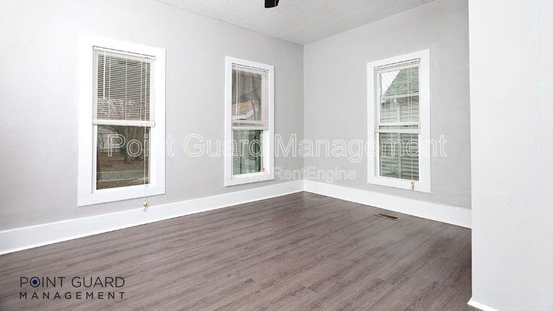 226 S Millwood St - Photo 4 of 18