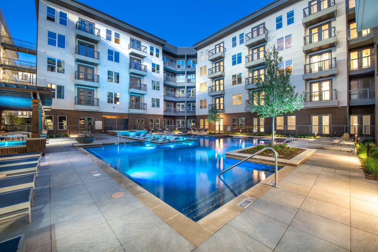 Hall Street Flats - Photo 4 of 50