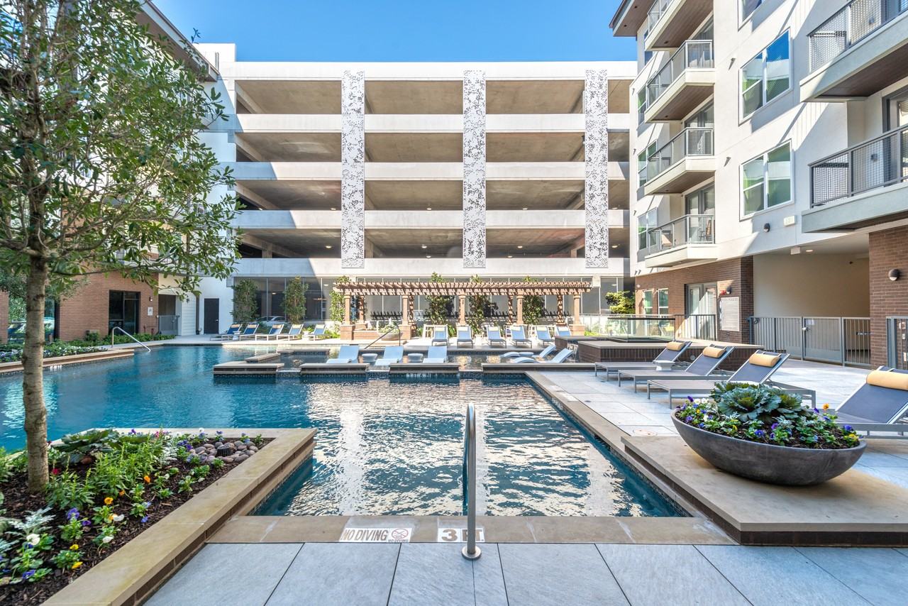 Hall Street Flats - Photo 5 of 50