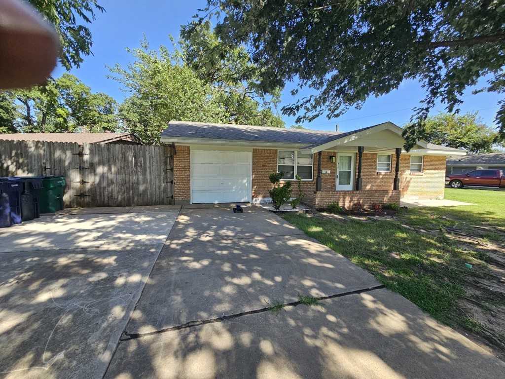 512 N Tompkins Dr - Photo 2 of 12