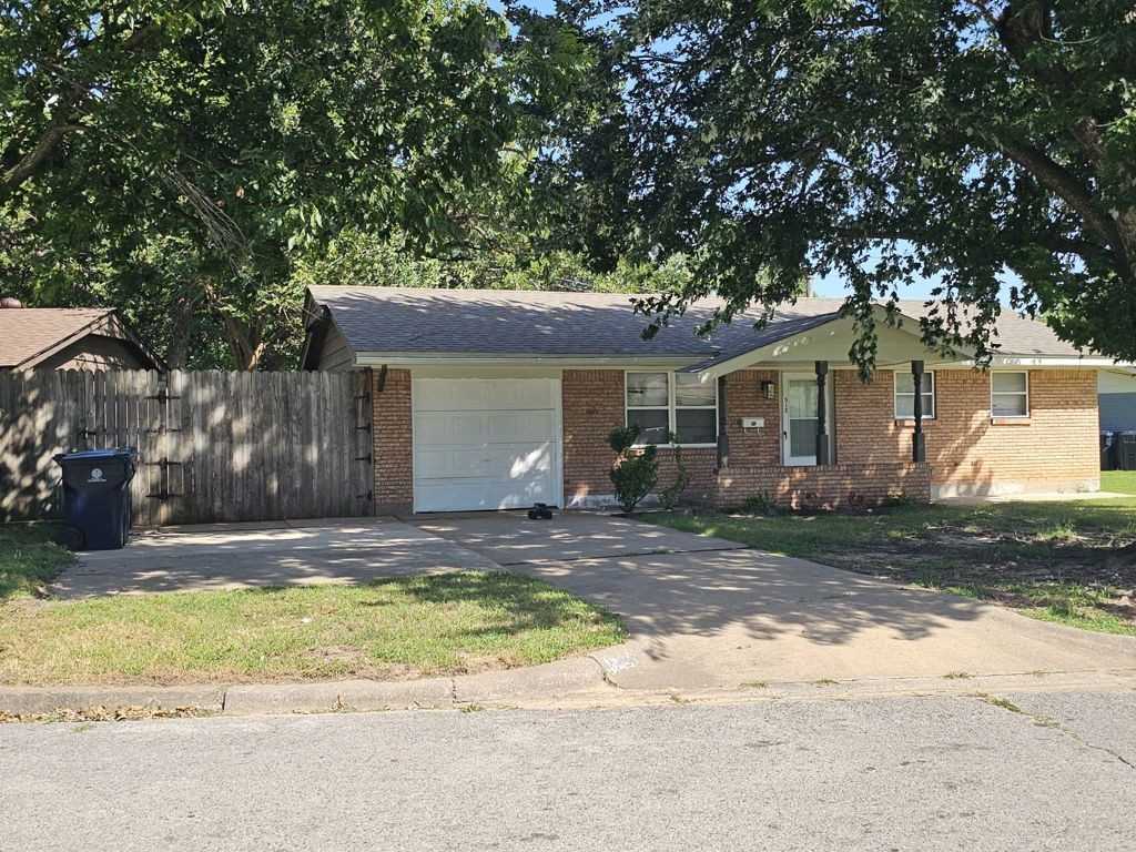 512 N Tompkins Dr - Photo 3 of 12